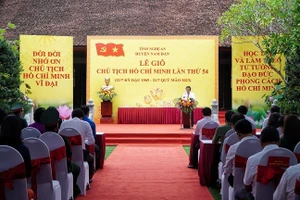 Trang trọng tổ chức Lễ giỗ Chủ tịch Hồ Chí Minh lần thứ 54. Ảnh: Báo Nhân Dân