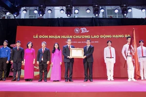 Cơ sở II Trường Đại học Ngoại thương: 30 năm đào tạo nguồn nhân lực chất lượng vượt trội, vinh dự nhận Huân chương Lao động hạng ba