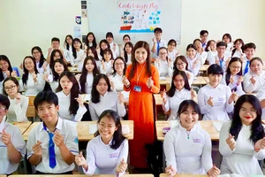 Giáo viên trung học phổ thông: Thắp lên ngọn lửa niềm tin