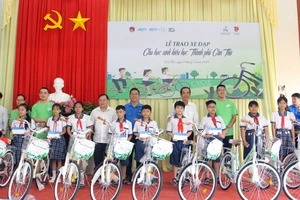 Quang cảnh buổi lễ sáng 9-12