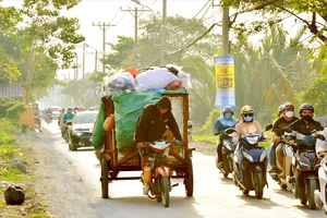 Tháo nút thắt hoạt động thu gom, xử lý rác: Lực lượng thu gom rác dân lập... gặp khó