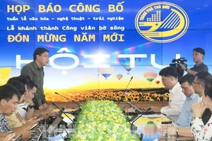 Ban tổ chức thông tin về hoạt động sự kiện. Ảnh: hcmcpv.org.vn