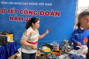 Tặng 300.000 đồng/người cho 201.000 công nhân lao động mua sắm tết