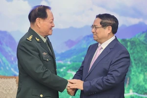 Thủ tướng Phạm Minh Chính tiếp Thượng tướng Trương Hựu Hiệp, Ủy viên Bộ Chính trị, Phó Chủ tịch Quân ủy Trung ương Trung Quốc, sáng 26-10. Ảnh: VIẾT CHUNG