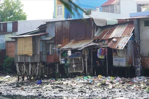 TPHCM: Xúc tiến di dời hàng ngàn căn nhà trên và ven kênh, rạch