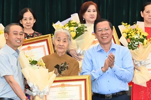 Chủ tịch UBND TPHCM Phan Văn Mãi: Không thể nào kể hết được công lao, tâm huyết của cán bộ tổ, khu phố, ấp