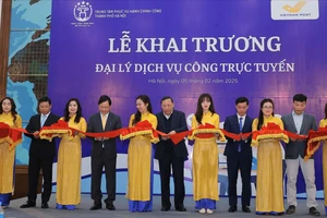 Hà Nội khai trương thí điểm đại lý dịch vụ công trực tuyến