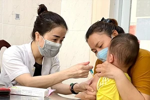 Nguy cơ cao bùng phát dịch sởi, cần khẩn trương hoàn thành chiến dịch tiêm vaccine sởi