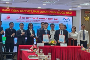 Lãnh đạo Saigon Co.op) và HURC ký kết thỏa thuận hợp tác