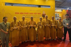 Khai mạc triển lãm phật giáo "Nơi nghệ thuật và tâm linh hội tụ". Ảnh: CẨM GIANG