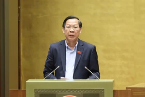 Chủ nhiệm Ủy ban Kinh tế và Tài chính của Quốc hội Phan Văn Mãi trình bày Báo cáo giải trình, tiếp thu, chỉnh lý dự thảo Luật Thuế thu nhập doanh nghiệp (sửa đổi), sáng 12-5. Ảnh: QUANG PHÚC