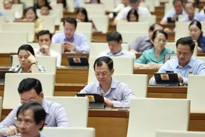Các đại biểu dự phiên họp, sáng 17-5. Ảnh: QUANG PHÚC