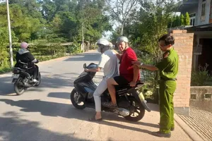 Công an hỗ trợ đưa ông Kelly Grant Norman về với người thân