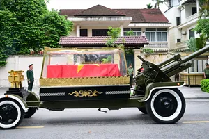 Xúc động linh cữu nguyên Chủ tịch nước Trần Đức Lương về nhà riêng