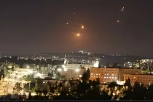 Iran phóng hàng loạt tên lửa trả đũa Israel