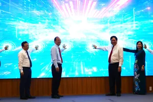 Lãnh đạo tỉnh Cà Mau thực hiện nghi thức nền tảng Bình dân học vụ số
