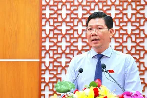 Đồng chí Nguyễn Mạnh Hùng, Bí thư Tỉnh ủy Tây Ninh, Chủ tịch HĐND tỉnh Tây Ninh phát biểu tại kỳ họp