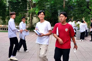Sáng nay, 27-6, bước vào buổi thi thứ 3 - kỳ thi tốt nghiệp THPT năm 2025, thí sinh sẽ làm bài thi tự chọn. Ảnh: HÀ NGUYỄN