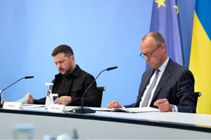 Tổng thống Ukraine Volodymyr Zelensky (trái) và Thủ tướng Đức Friedrich Merz trong cuộc họp trực tuyến. Ảnh: X/@ZelenskyyUa
