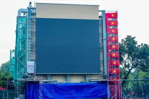 Hàng loạt màn hình LED phục vụ người dân xem diễu binh, diễu hành