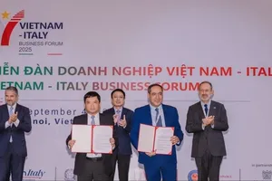 Đại diện Temix Group và PTIT ký kết hợp tác
