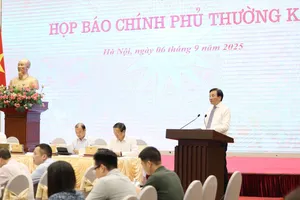 Bộ trưởng, Chủ nhiệm VPCP Trần Văn Sơn chủ trì và phát biểu tại cuộc họp báo Chính phủ thường kỳ, chiều 6-9. Ảnh: QUANG PHÚC