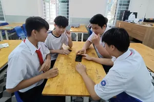 TPHCM: Dự kiến thí điểm "Giờ ra chơi không điện thoại" từ tháng 1-2026