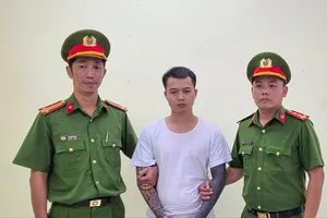 Cơ quan CSĐT, Công an TPHCM tống đạt các quyết định và lệnh bắt bị can để tạm giam đối với Lê Anh Điệp