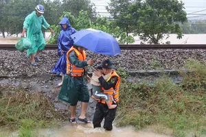 Xót lòng bão lũ quê ơi!