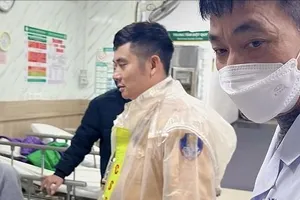 Cảnh sát giao thông mở đường đưa bệnh nhân đột quỵ đi cấp cứu lúc tan tầm