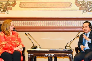 Chủ tịch UBND TPHCM Nguyễn Văn Được tiếp Bộ trưởng Ngoại thương và Phát triển Hà Lan Aukje de Vries. Ảnh: VIỆT DŨNG 