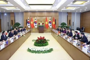 Chủ tịch Quốc hội Trần Thanh Mẫn và Chủ tịch Quốc hội Hàn Quốc Woo Won Shik hội đàm, chiều 20-11. Ảnh: QUANG PHÚC