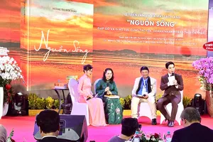 Ra mắt sách ảnh "Nguồn sống"