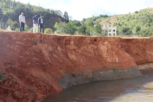 Quảng Ngãi: Đề nghị đầu tư khẩn cấp tuyến kè chống sạt lở sông Đăk Bla