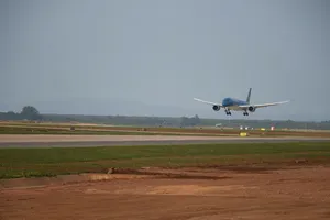 Máy bay Boeing 787 hạ cánh an toàn xuống sân bay Long Thành