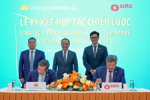 Hãng hàng không quốc gia Vietnam Airlines và Tập đoàn dịch vụ hàng không Singapore Airport Terminal Services (SATS) ký kết thỏa thuận hợp tác chiến lược, ngày 17-12