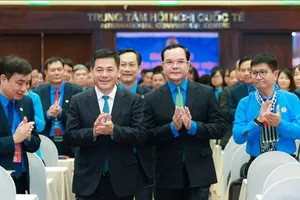 Giới thiệu công nhân trực tiếp sản xuất để kết nạp Đảng