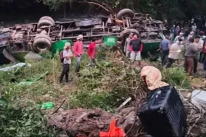 Mexico: Xe buýt lao xuống vực, gần 30 người thương vong