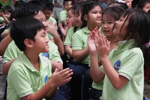 Làm gì để học sinh và giáo viên cảm thấy hạnh phúc?