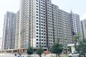 Chung cư TĐC ở Thủ Thiêm (mặt đường Mai Chí Thọ). 