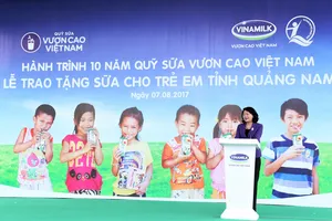 Bà Đặng Thị Ngọc Thịnh - Ủy viên Ban Chấp hành Trung ương Đảng, Phó Chủ tịch nước Cộng hòa Xã hội Chủ nghĩa Việt Nam phát biểu tại buổi lễ