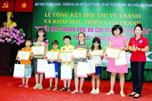 Trao 90 giải thưởng Hội thi vẽ tranh “Thiếu nhi TPHCM với Bác Tôn”