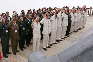 Chinh phục đỉnh Fansipan, ngắm cột cờ cao nhất Đông Dương