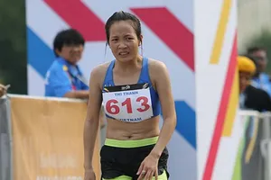 Vẻ thất vọng của Hoàng Thị Thanh tại đích đến. . Ảnh: Song Ngư