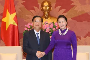 Chủ tịch Quốc hội Nguyễn Thị Kim Ngân tiếp đồng chí Somphanh Phengkhammy, Ủy viên Trung ương Đảng Nhân dân Cách mạng Lào, Phó Chủ tịch Quốc hội, Chủ tịch Ủy ban Hòa bình và Đoàn kết Lào, Chủ tịch Nhóm Nghị sĩ Hữu nghị Lào – Việt Nam. Ảnh: TTXVN