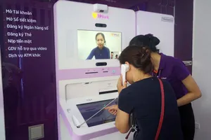 Nhiều khách hàng có xu hướng lựa chọn hình thức tiết kiệm điện tử vì lãi suất cao, nhanh chóng và an toàn.