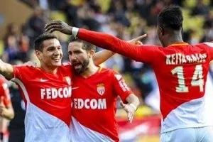 Các cầu thủ Monaco ăn mừng chiến thắng trước Nantes