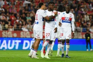 Lyon ăn mừng chiến thắng trên sân Dijon.