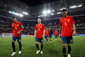 Sergio Ramos và Iniesta cũng nằm trong số những cầu thủ bị chỉ trích.