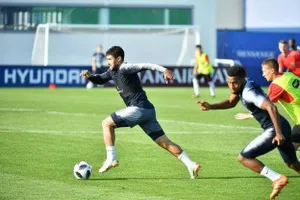 Nabil Fekir trên sân tập